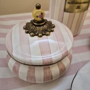 MacKenzie-Childs Bathing Hut Squashed Pot READ